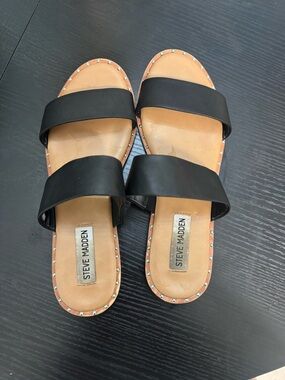 Steve Madden Black and Tan Double-Band Slide Sandals